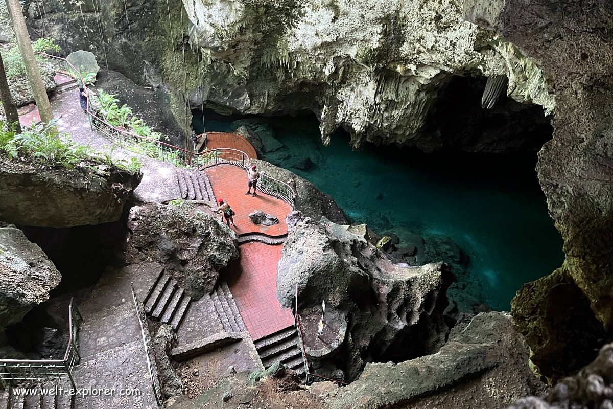 Cenote und Untergrund-Höhle im Nationalpark Los Tres Ojos