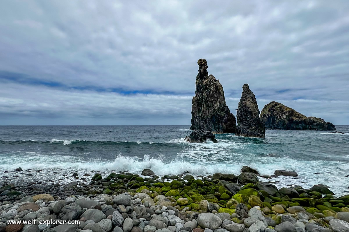 Nordküste mit Felsformationen Ribeira da Janela