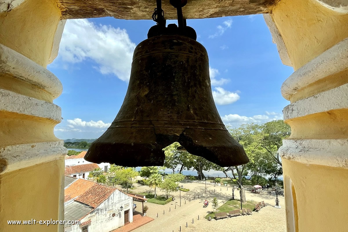 Kirche Santa Barbara mit Blick auf den Rio Magdalena