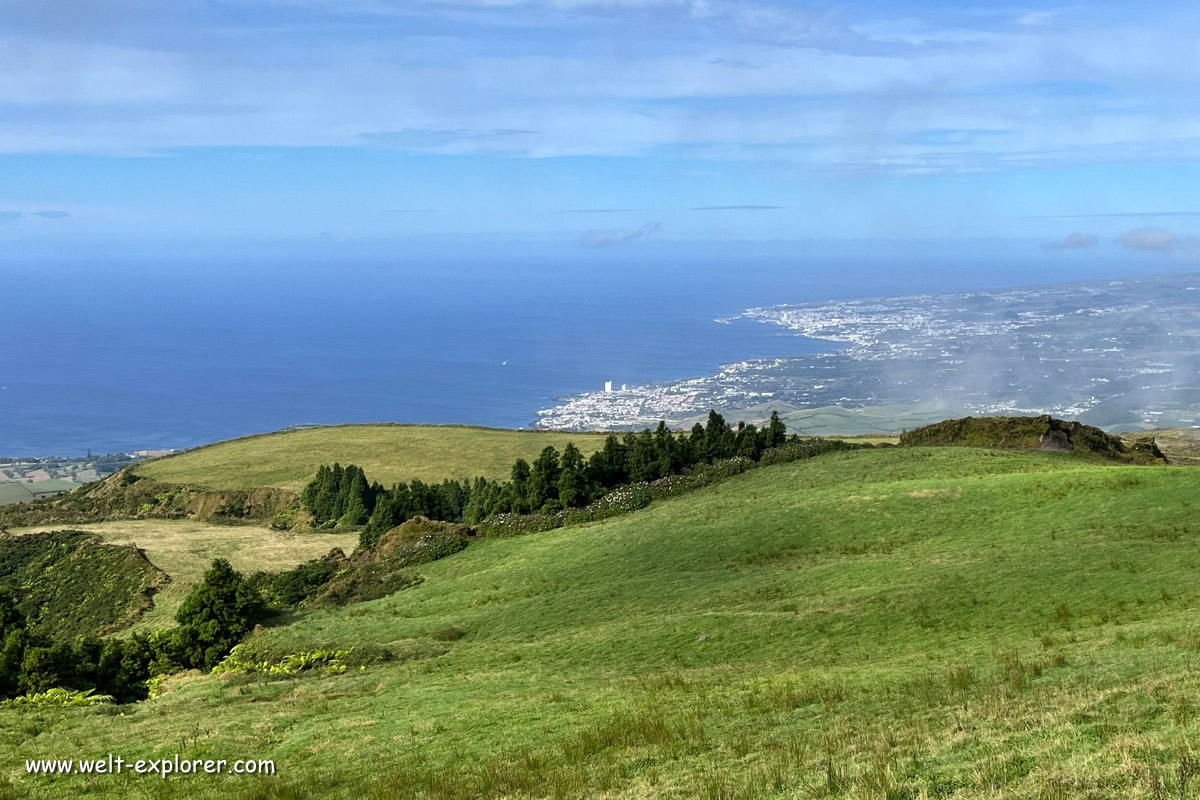 Panorama vom Pico Barrosa runter nach Ponta Delgada