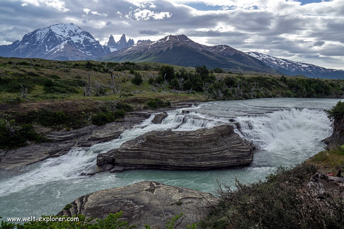 Wasserfall Rio Paine in Patagonien